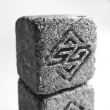Камни с логотипом для виски